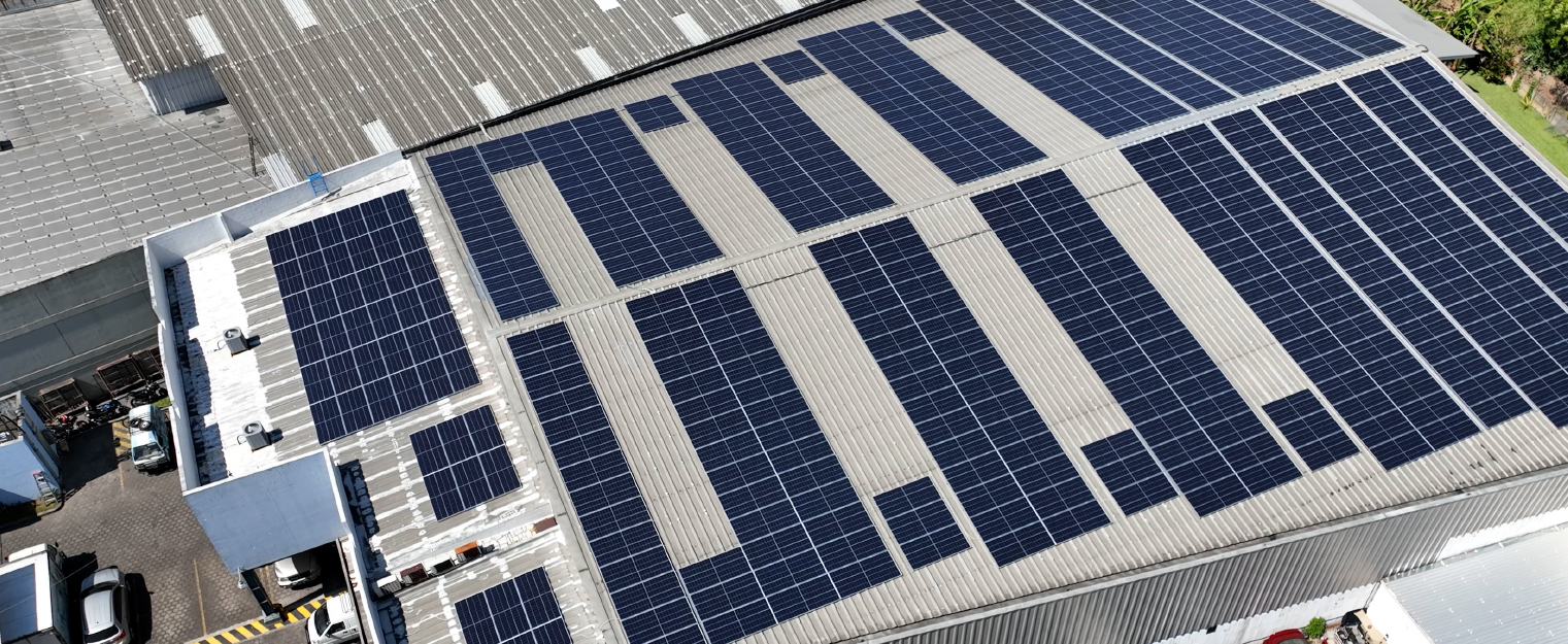 La responsabilidad empresarial ante cambios tarifarios: invertir en energía solar. 